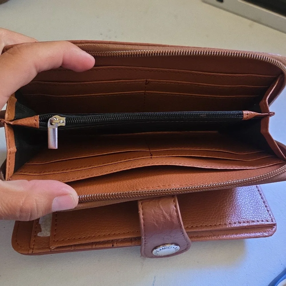 B. Amici Luciana RFID Leather Wallet  Wristlet Brown Gingerbread
